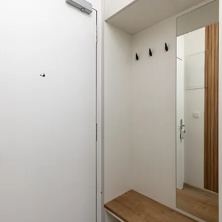 Modern Near Andel & Metro شقة *