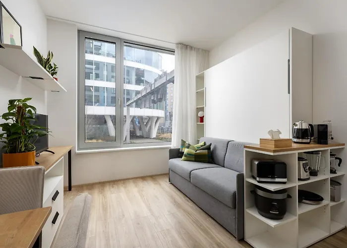 Modern Near Andel & Metro Apartamento