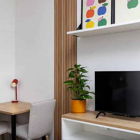 Modern Near Andel & Metro Appartamento Praga